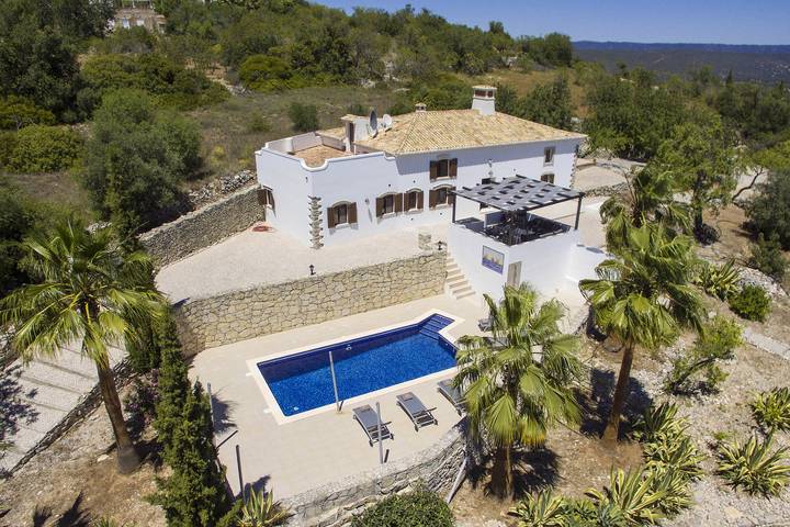 Villa with pool for 6 people, with garden in Algarve