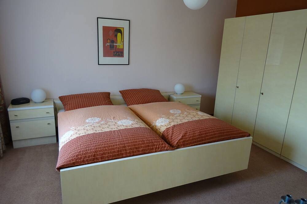 Ganze Wohnung, Große Ferienwohnung in Sinbronn mit Garten in Dinkelsbühl, Romantische Straße