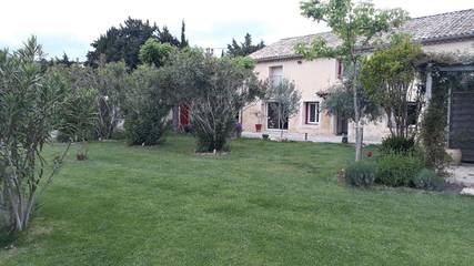 Gîte pour 3 personnes, avec terrasse ainsi que jardin et piscine à Piolenc