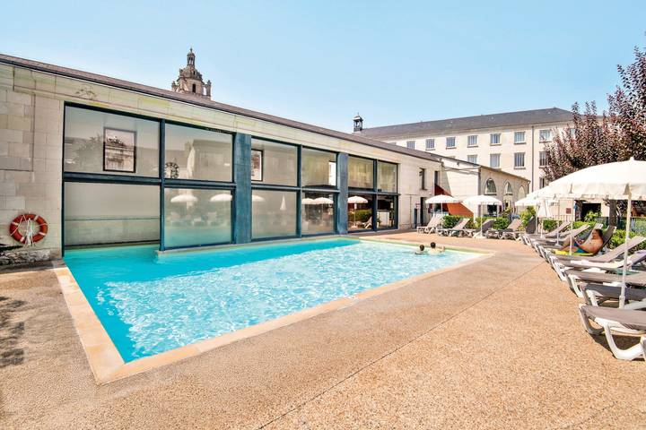 Gîte pour 4 personnes, avec piscine et terrasse, adapté aux familles à Loches - 2