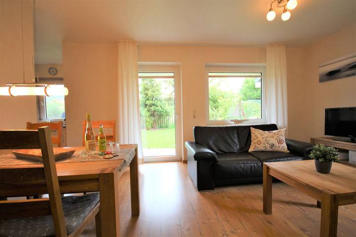 Ferienwohnung für 4 Personen, mit Terrasse und Garten in Westerdeichstrich