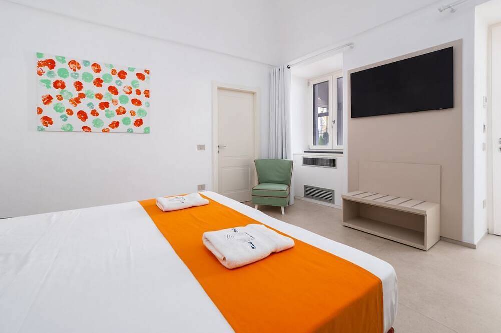 💎 Blu Sky Palace – Orange Room: Elegance & Comfort between Beach and Station in Meta, Provincia de Nápoles