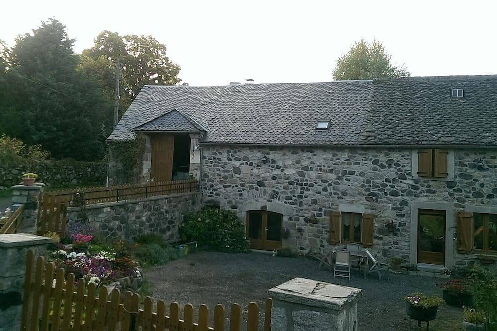Maison de campagne individuelle in Menet, Parc naturel régional des Volcans d'Auvergne