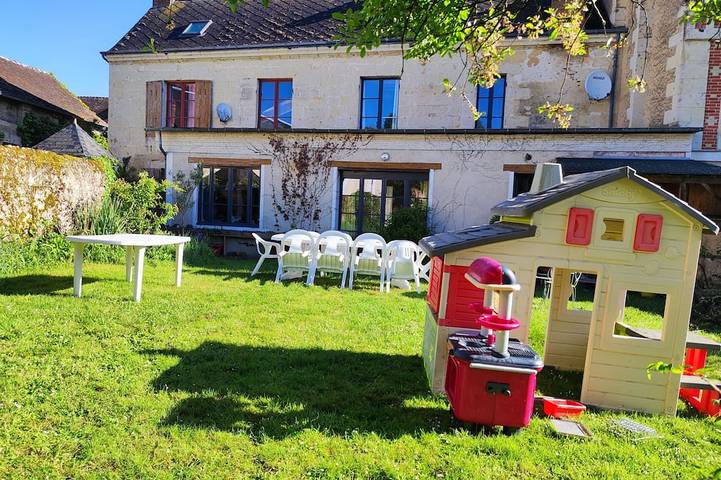 Location de vacances pour 18 personnes, avec jardin à Courdemanche