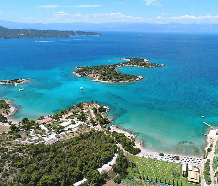 Location de vacances pour 13 personnes, avec vue ainsi que jardin et piscine, adapté aux familles à Porto Heli - 3