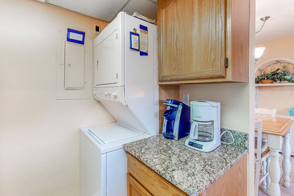 Ganze Wohnung, Sea Colony oceanfront 3rd floor condo w/ free Wifi, shared sauna, & tennis court in Sea Colony, Middlesex Beach