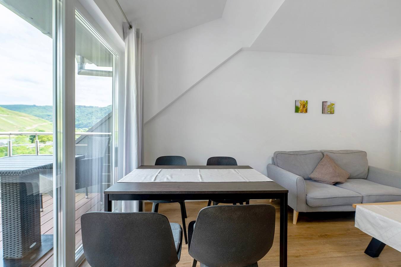 Ganze Wohnung, Ferienwohnung 'Moselnest' mit Seeblick, Garten und Wlan in Briedel, Traben-Trarbach und Umbegung