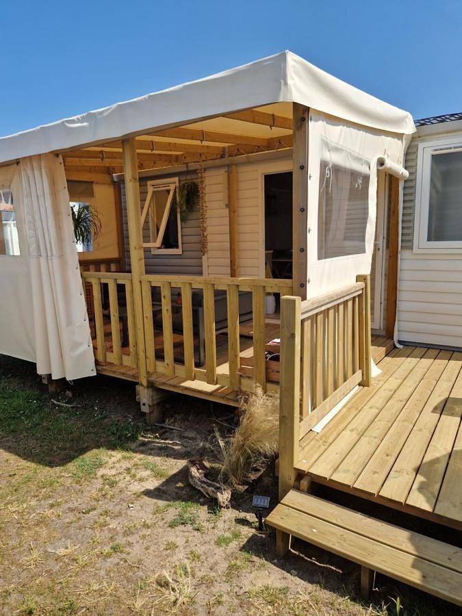Camping pour 4 personnes, avec Terrasse et Jardin ainsi que Piscine et Vue