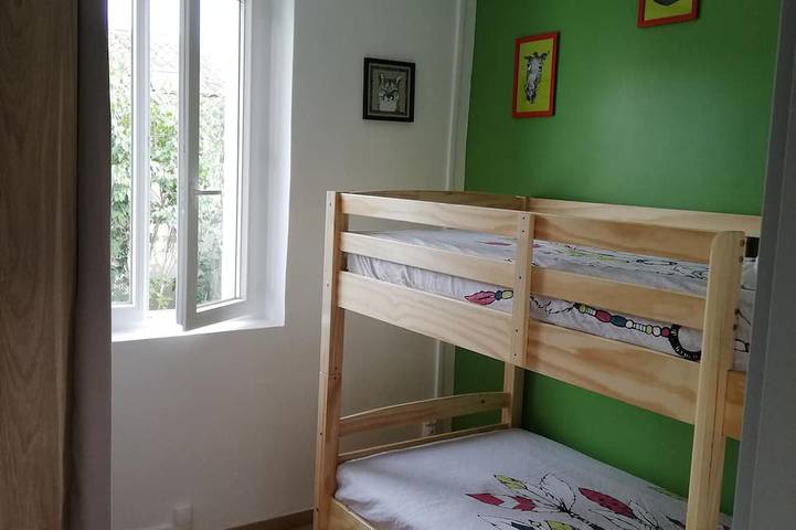 Location de vacances pour 6 personnes, avec terrasse et jardin à Saint-Alban-Auriolles - 3