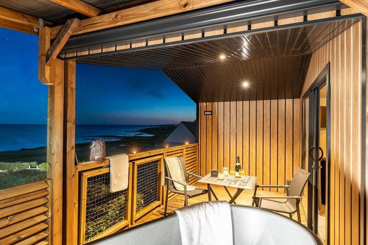 Location de vacances pour 4 personnes, avec Terrasse ainsi que Jardin et Vue dans Plage Kersiny