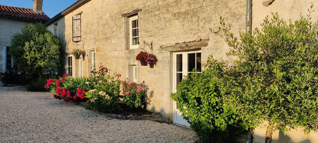 Location de vacances pour 2 personnes, avec Jardin et Piscine à Siecq