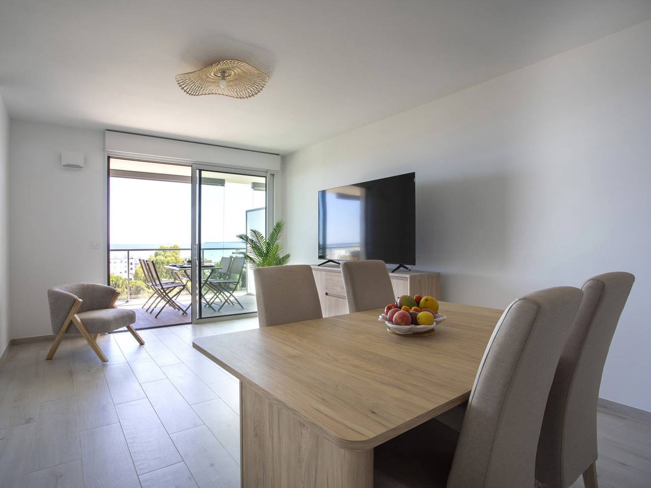 Apartamento entero, Seaside View in Saint-Laurent-du-Var, Region de Cannes