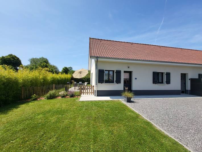 Gîte pour 4 personnes, avec terrasse et jardin à Favières
