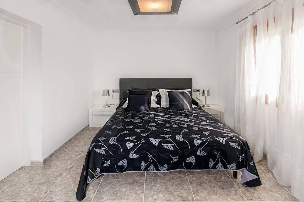 Offer villa north mallorca, salt water pool, bbq in Crestatx, Sa Pobla