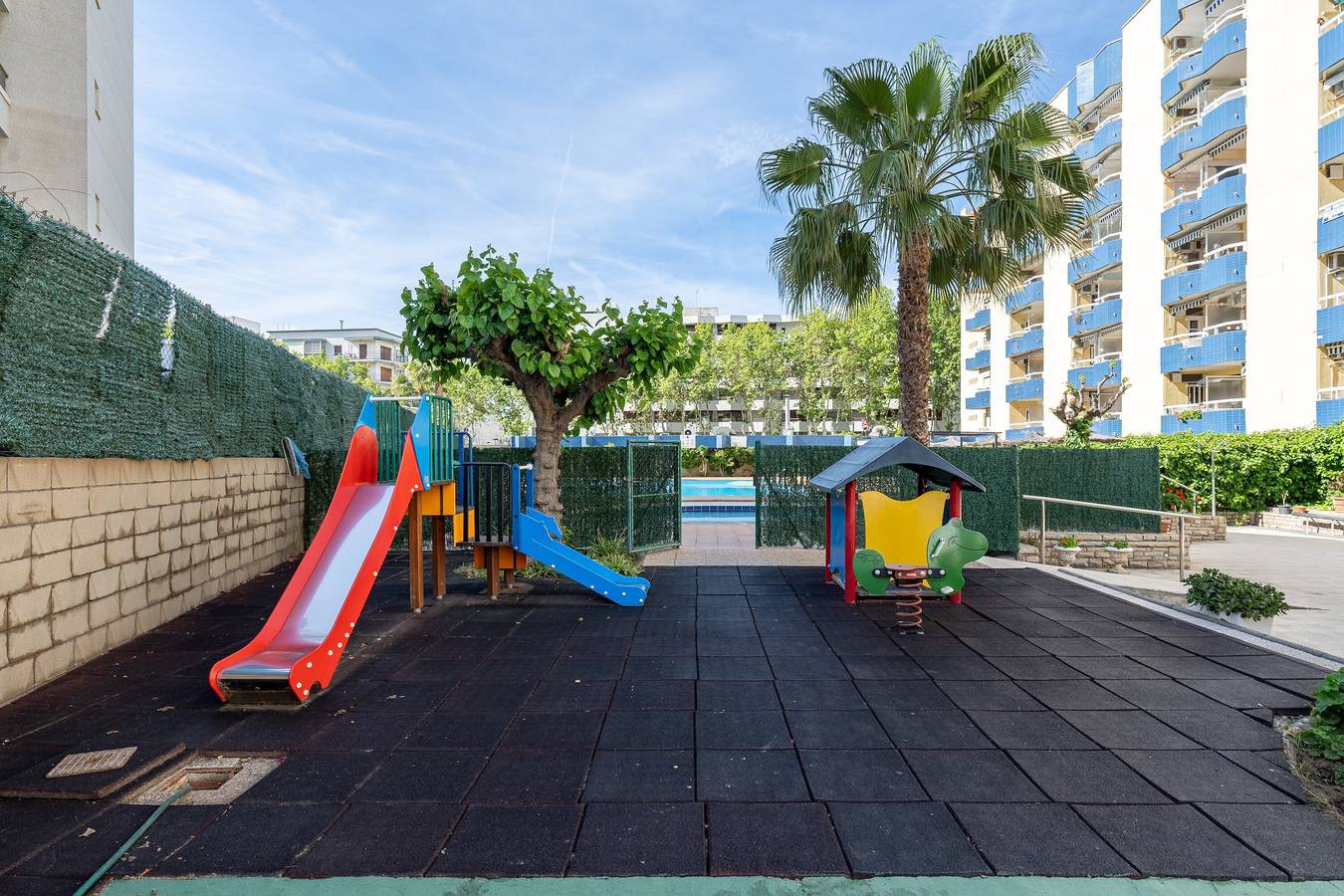 Entire apartment, Tss Alboran Sunrise Apartment, 2 Adults & 2 Children, Private Pool, Wi-Fi & Air Conditioning in Salou, Costa Dorada