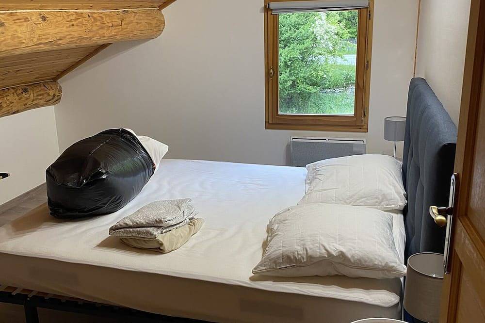 Chalet at the foot of the castle, in the heart of the Queyras mountains in Château-Ville-Vieille, Queyras