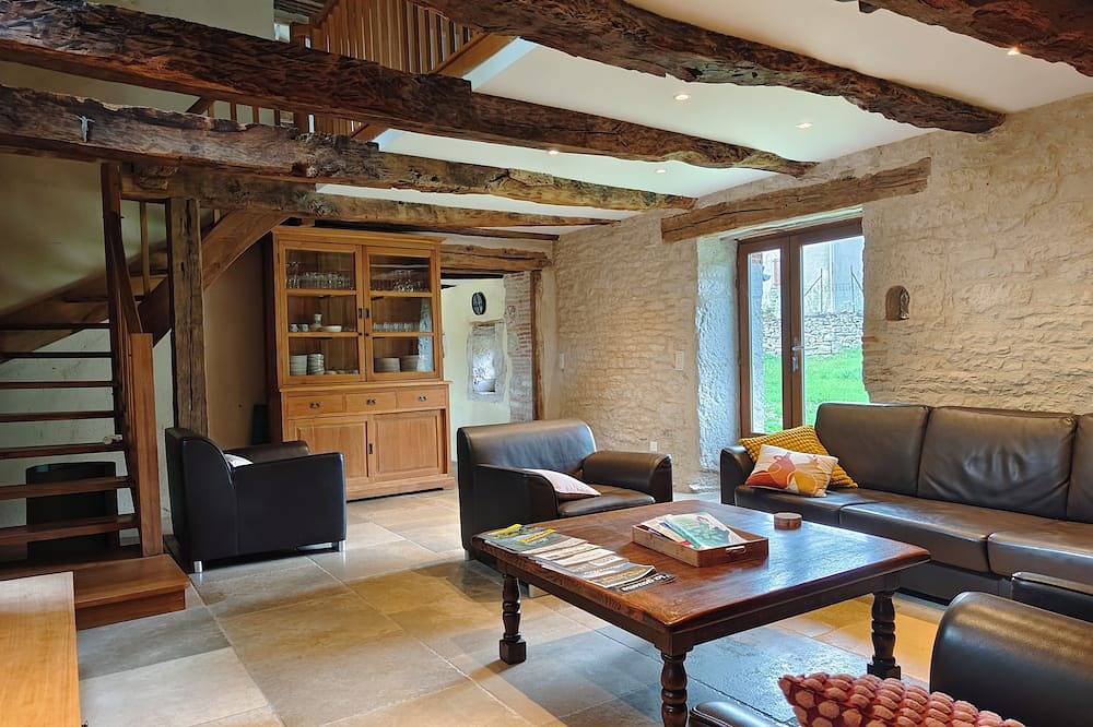 Gite Valades con piscina y vistas in Saint-Antonin-Noble-Val, Macizo Central