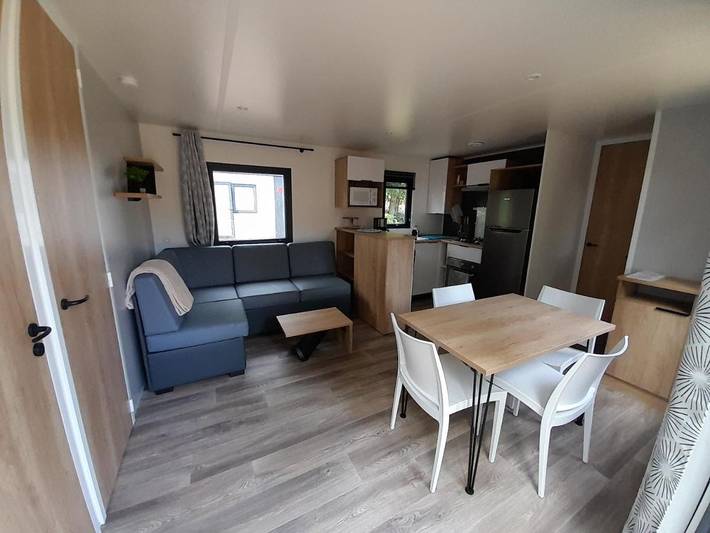 Camping pour 6 personnes, avec jacuzzi et terrasse