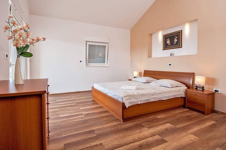 Villa pour 9 personnes, avec jardin dans Šolta - 4