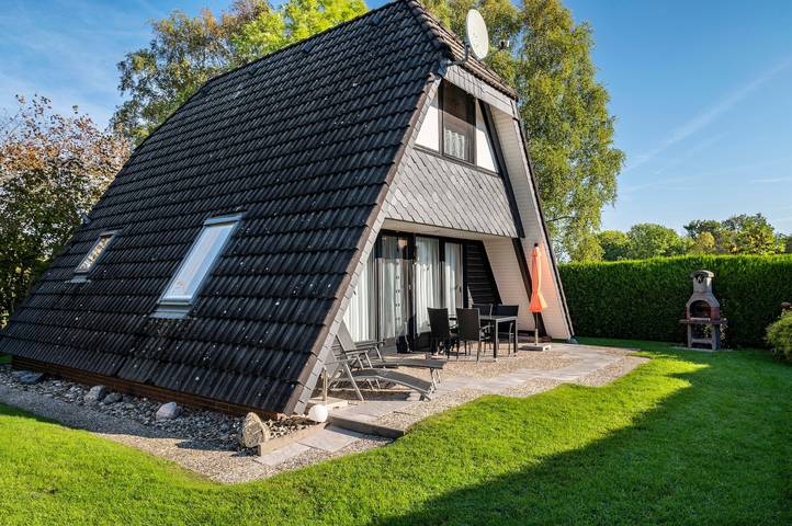 Ferienhaus 'Haus Malerwinkel' mit privater Terrasse, Garten und WLAN in Burhave, Butjadingen