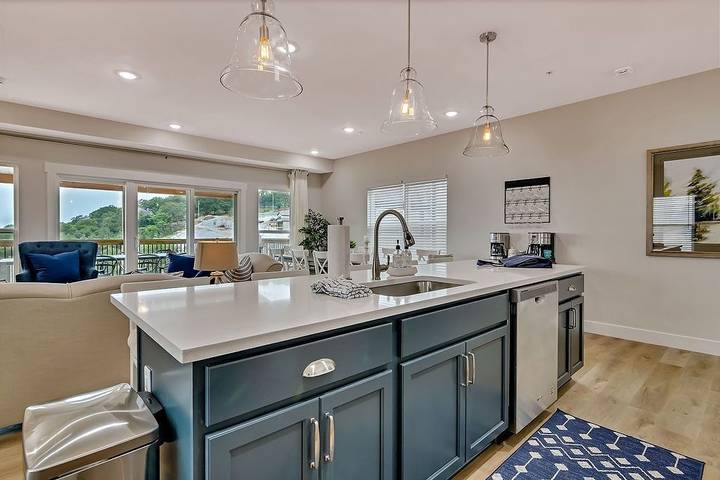 Lodge for 14 people, with hot tub and pool in Missouri