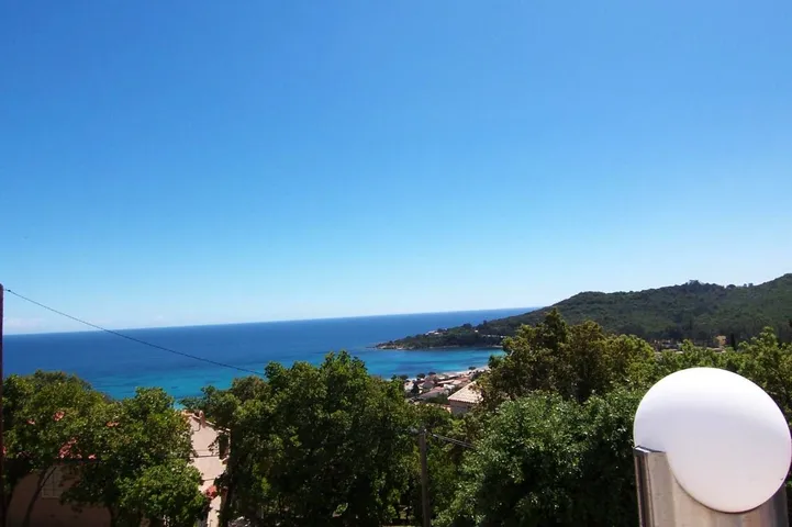 Villa für 12 Personen, mit Ausblick und Garten - 1