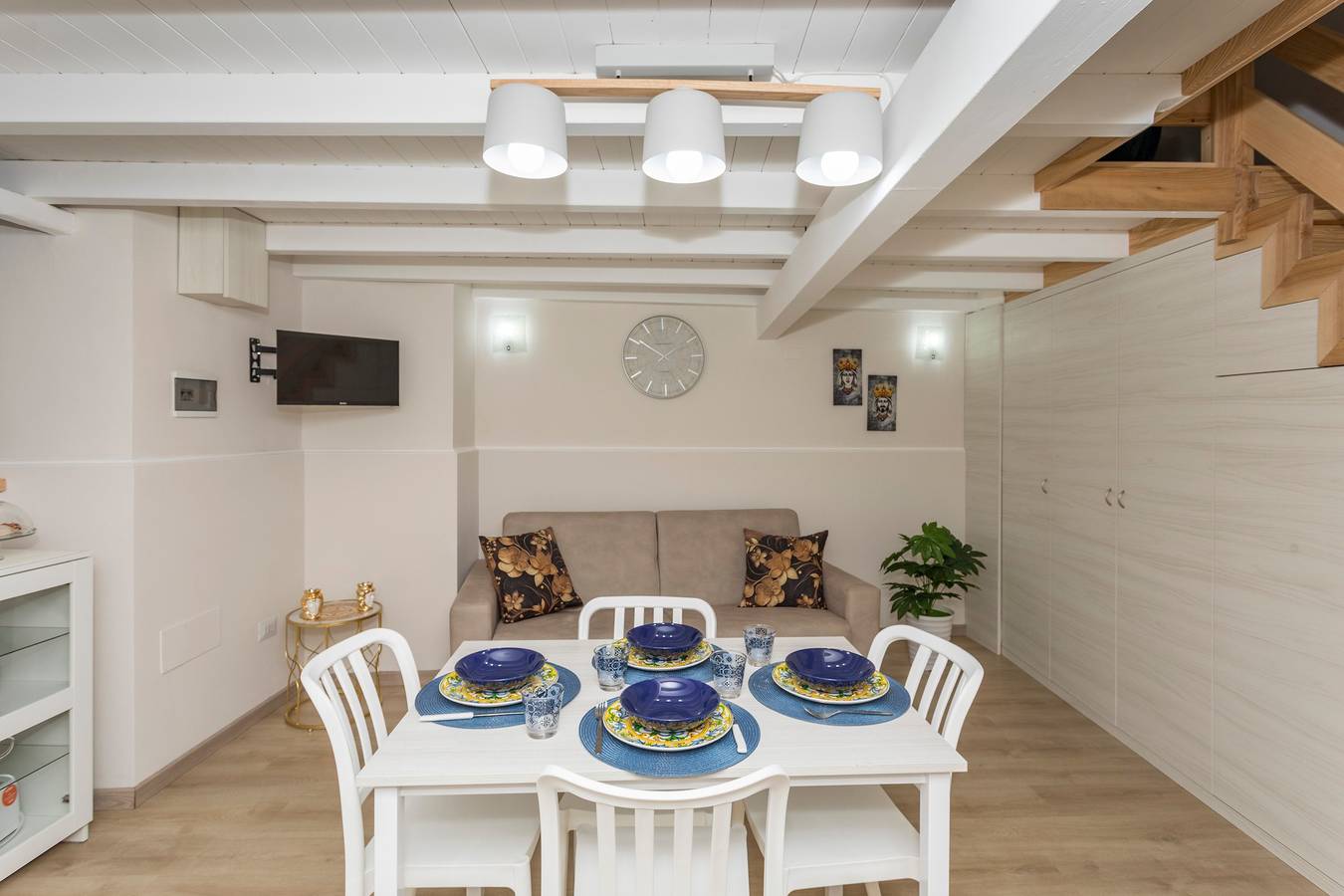 Entire apartment, Ariel House Apartment with Private Patio in Central Catania in Catania, Catania Province