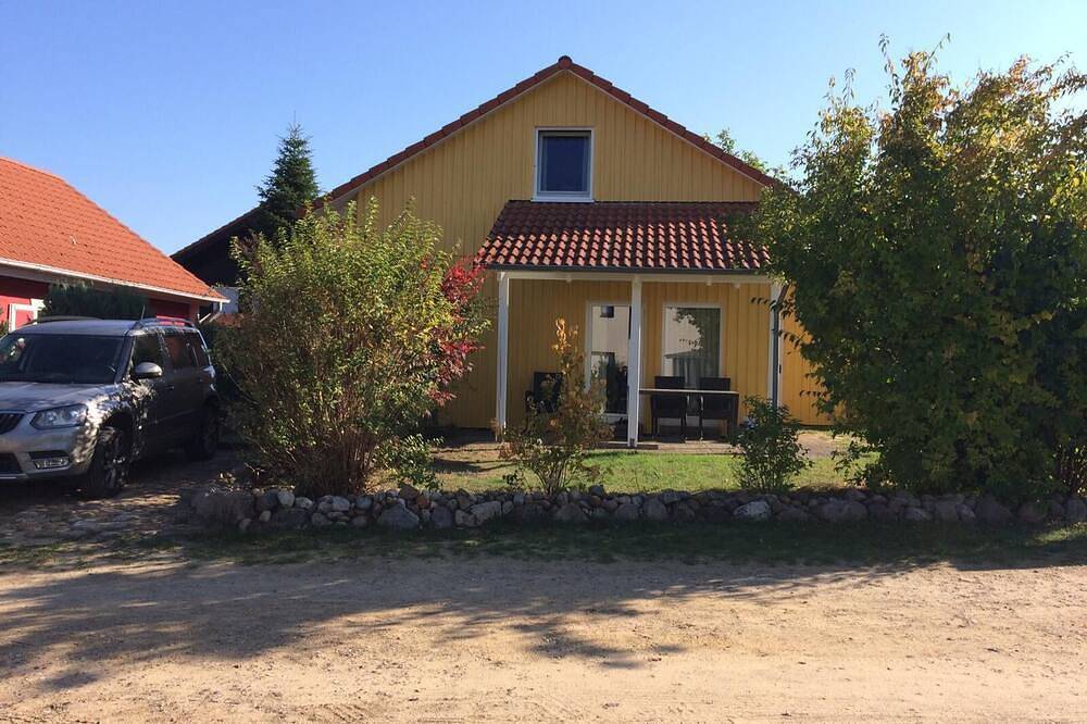 Freistehendes Ferienhaus in Zislow am See mit Sauna und Kaminofen in Zislow, Plauer See