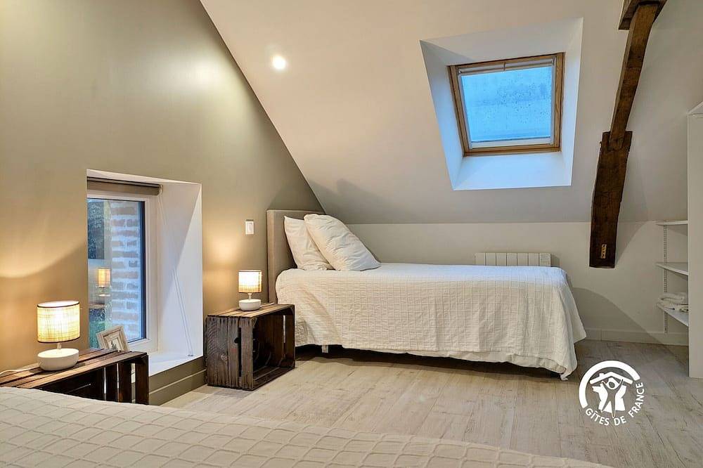 Charme bucolique : gîte 2 chambres avec jardin, poêle à bois et activités nature in Saint-Céneré, Mayenne