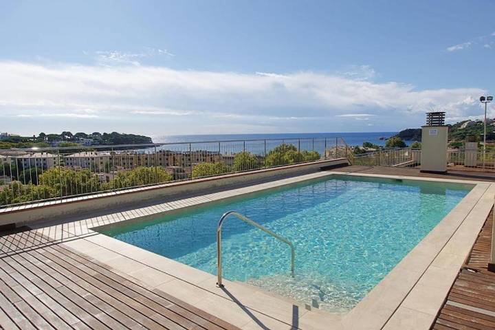 Ferienwohnung für 6 Personen, mit Balkon und Terrasse sowie Kinderpool und Pool
