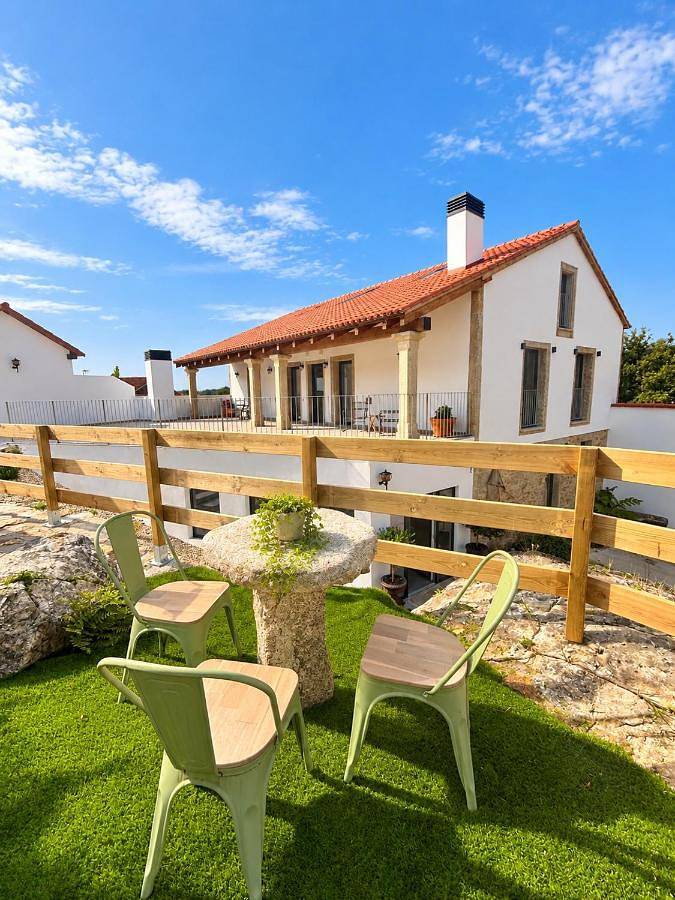 Casa rural para 2 personas, con Balcón y Terraza además de Jacuzzi y Jardín en Rianjo