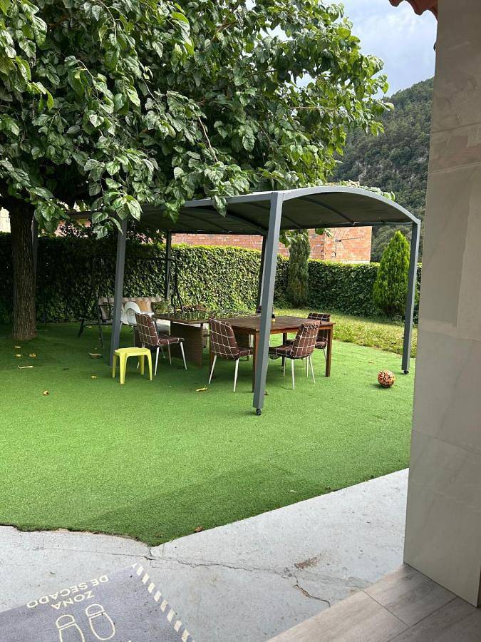 Apartamento para 16 personas, con vistas y jardín en Port del Comte