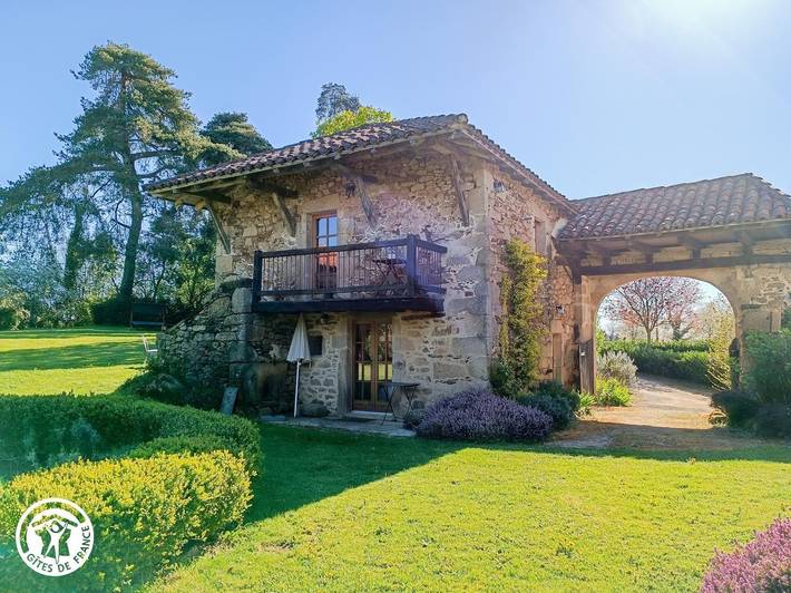 Casa de huéspedes para 4 personas, con piscina además de terraza y jardín en Lot