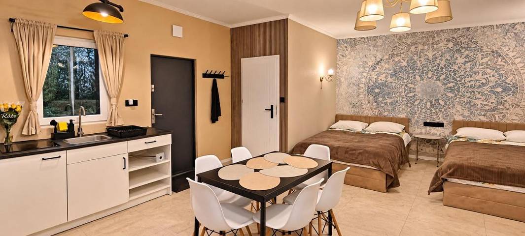 Domek letniskowy dla 2 osób, z Balkon i Taras oraz Ogród i Basen w Mazowsze