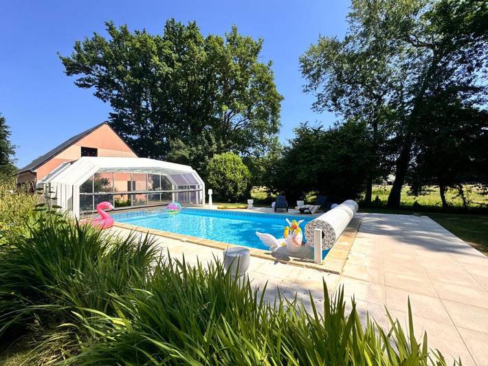 Villa pour 15 personnes, avec Balcon et Terrasse ainsi que Jardin et Piscine