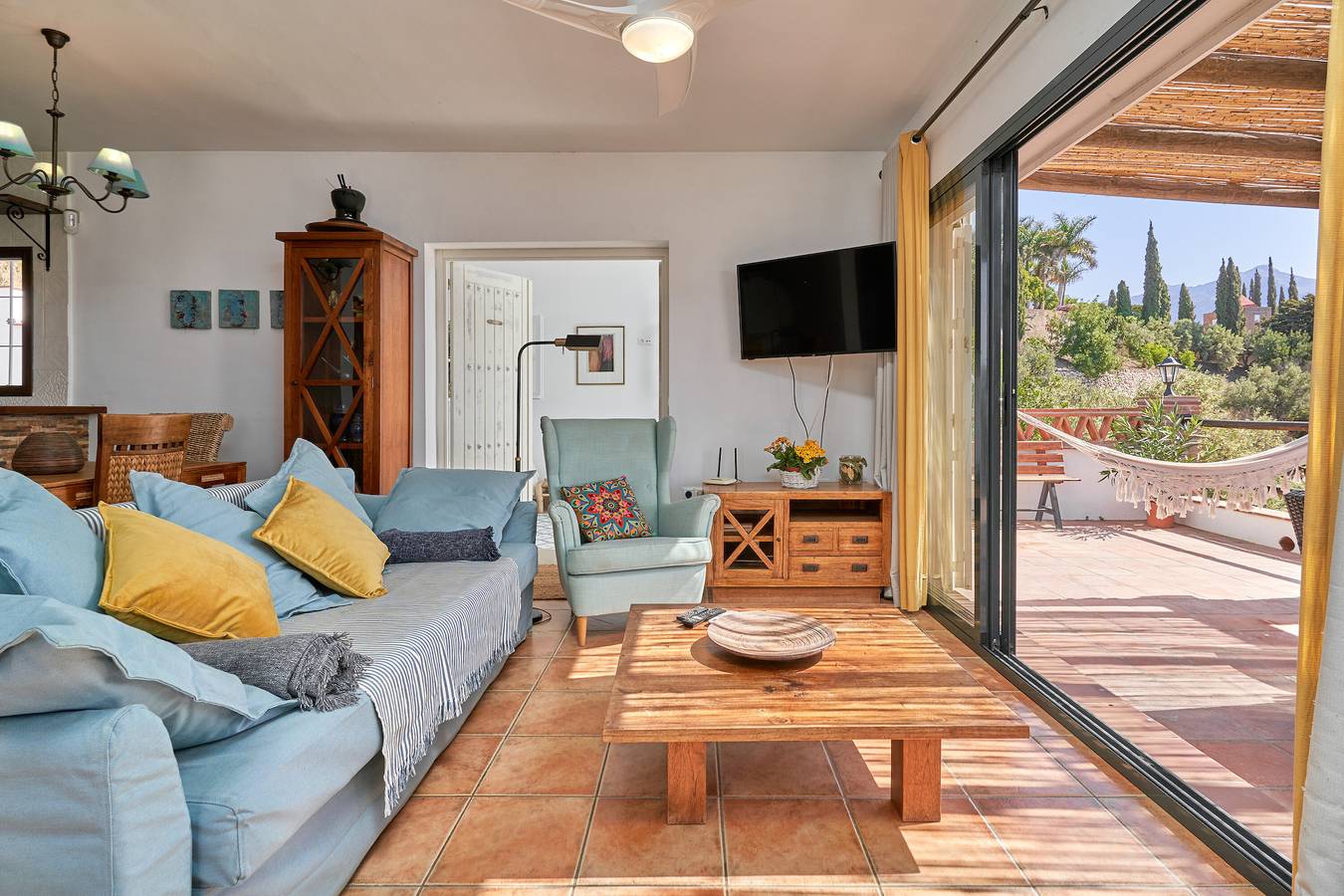 Chalet 'Los Espejos' con vistas al mar, piscina, 2 terrazas y Wi-Fi in Frigiliana, Costa del Sol