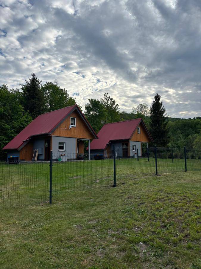 Domek letniskowy dla 6 osób, z ogród i jacuzzi, zwierzęta dozwolone w Brenna