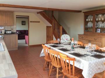 Log Cabin for 8 People in The Cotswolds, South West England, Photo 4