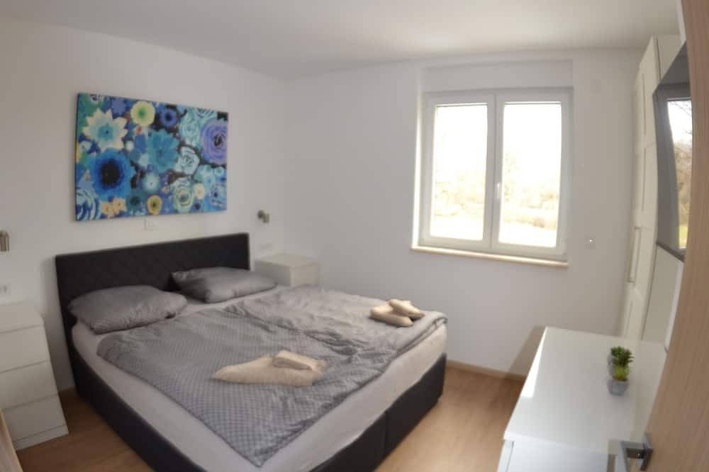 Three bedroom villa with pool in Malinska-Dubašnica, Krk
