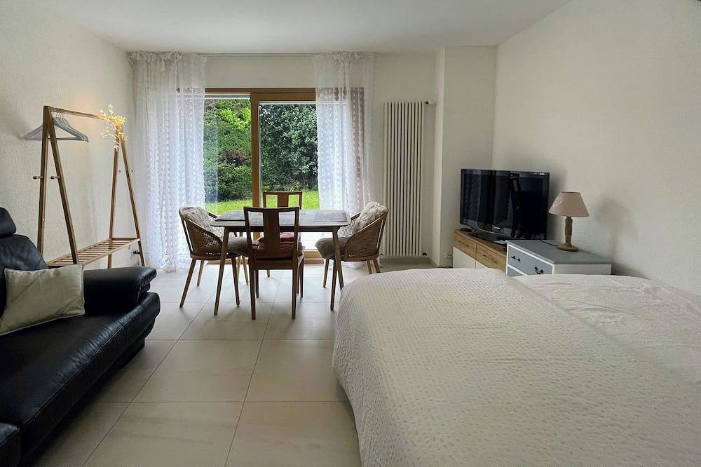 Entire apartment, Bright 2.5-room apartment on the Riviera, terrace and garden in La Tour-de-Peilz, Lake Geneva