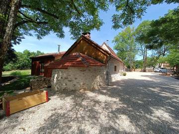 Gîte pour 7 personnes, avec jacuzzi et jardin dans le Lot