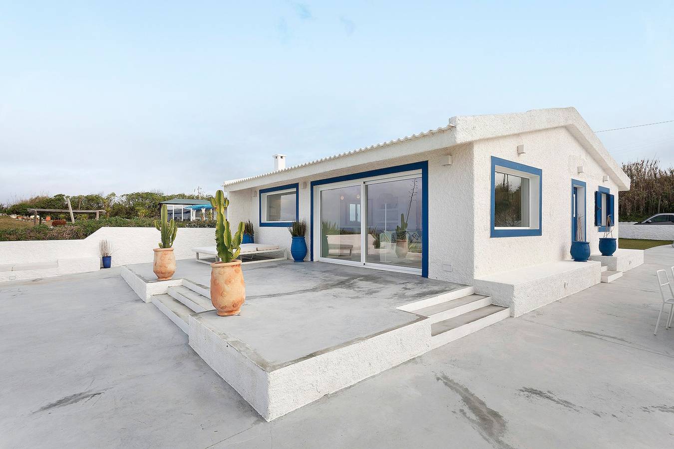 Holiday Home 'Da Praia Valmitão' with Sea View, Private Pool and Wi-Fi in Ribamar, Lisbon District