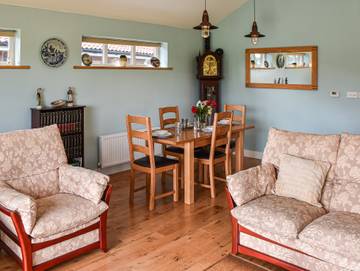 Glamping for 4 People in Buckenham, Norfolk, Photo 3