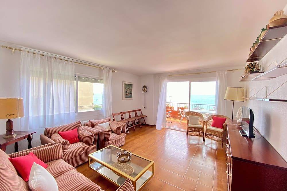 Entire apartment, Beach apartment, in front of the sea! in Supermaresme, Arenys de Mar