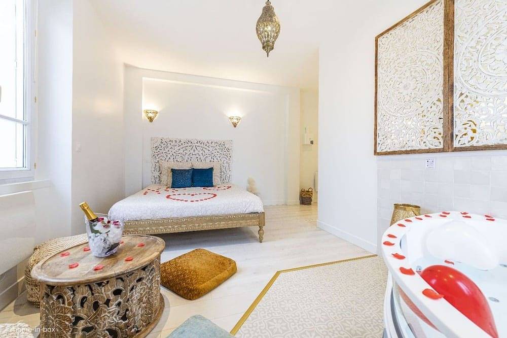 Suite 1001 Nuits with Balnéo in Nanteuil-lès-Meaux, Seine-et-Marne