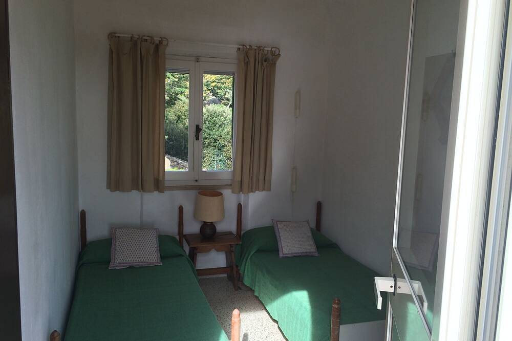 Top floor in a stunning villa on the sea with panoramic terrace and tennis court in Isola del Giglio