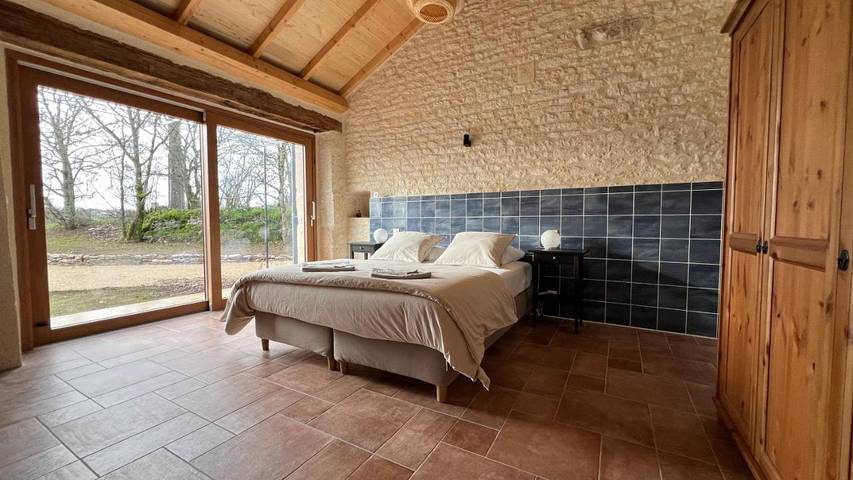 Location de vacances pour 6 personnes, avec vue ainsi que piscine et jardin à Villesèque - 4