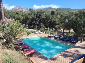 Chalet pour 6 personnes, avec terrasse et jardin en Corse