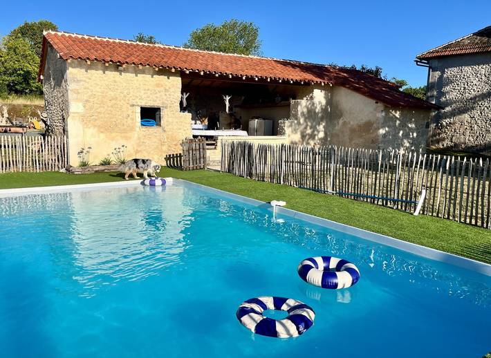 Le Poirier Dordogne – 15 personas, piscina privada, terraza, gran gîte de encanto en tranquilidad in Allemans, Périgord Vert