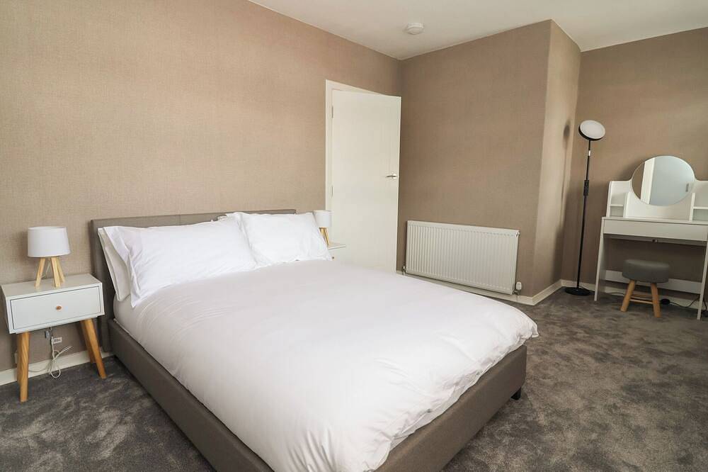 Number 7, pet friendly, with a garden in Southport in Southport (Merseyside), Merseyside